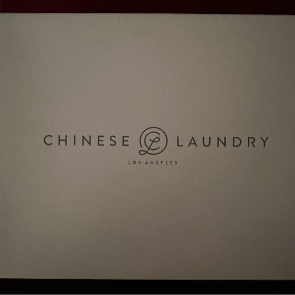 CHINESE LAUNDRY - Picture 6 of 7